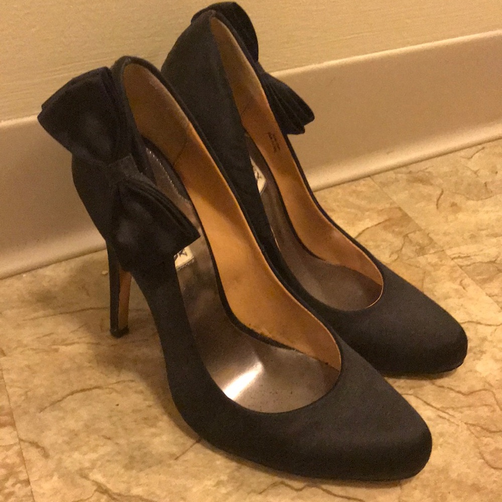 Badgley Mishka black satin bow dress heel 7 1/2